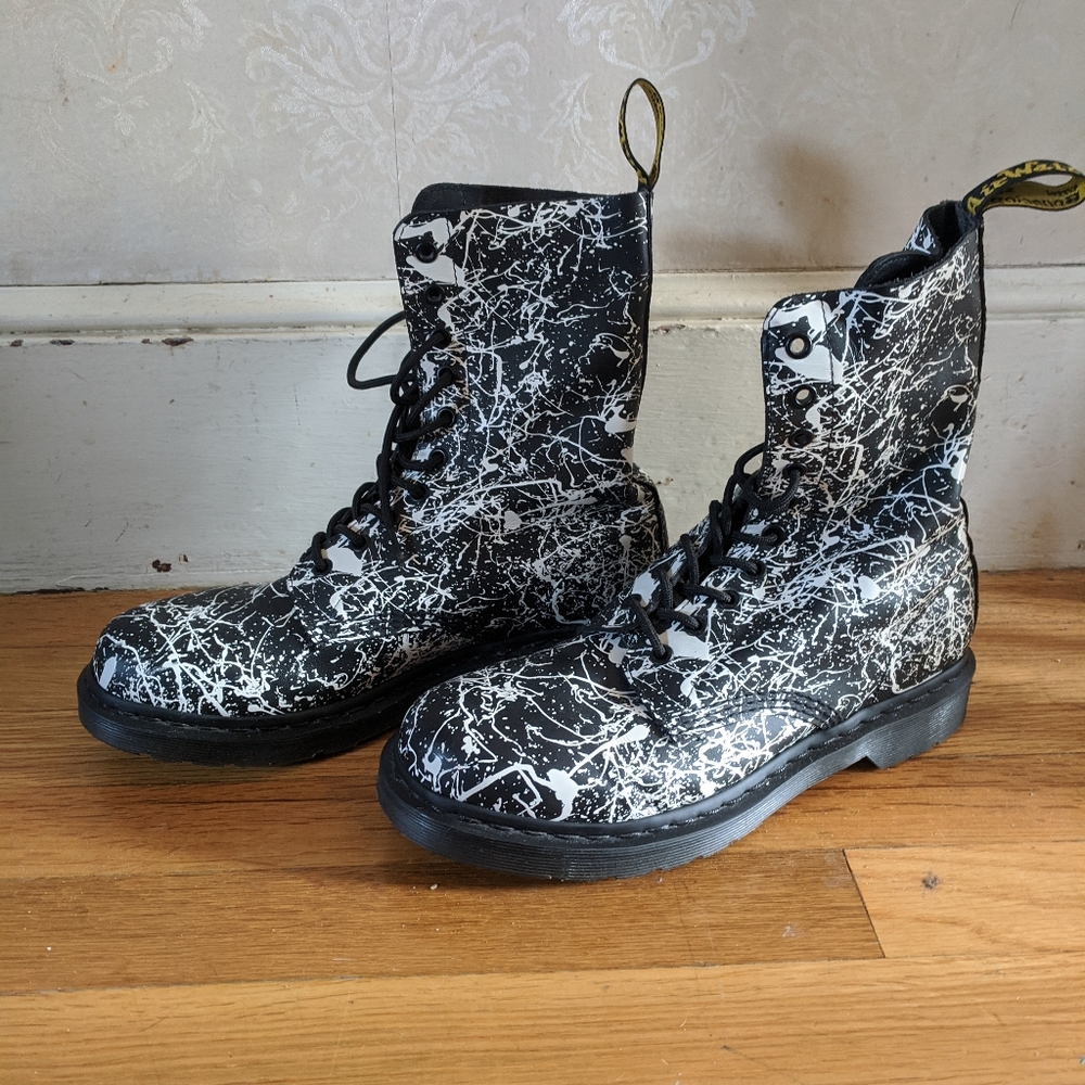 Doc Martens Airwaves Blac/White Splatter RARE Boot